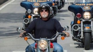 Popstar Billy Joel versteigert wegen seiner Erkrankung dutzende Motorräder.