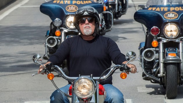 Popstar Billy Joel versteigert wegen seiner Erkrankung dutzende Motorräder.