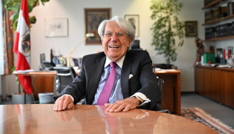 Horst Wiesinger ist auch mit 85 Jahren beruflich im Einsatz.