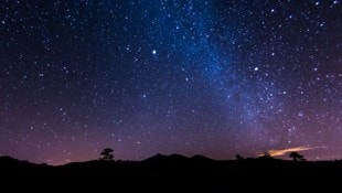 Der Sternenhimmel befeuert die Fantasie des Menschen. Dabei sehen wir nur einen mikroskopisch ...