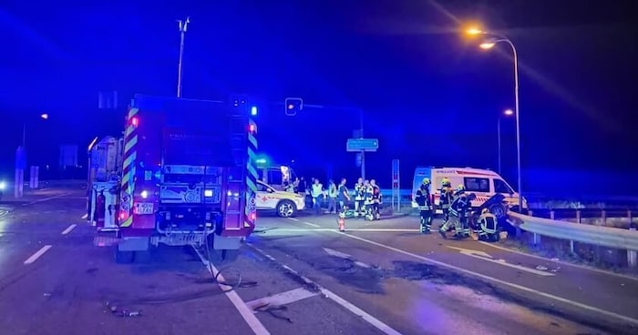 Die Feuerwehr Parndorf war mehrere Stunden mit dem Aufräumarbeiten beschäftigt.