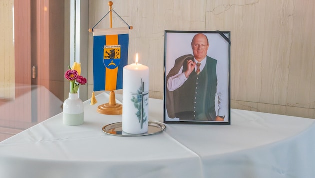Im Gemeindeamt wurde ein Gedenktisch für „Gidi“ aufgestellt.