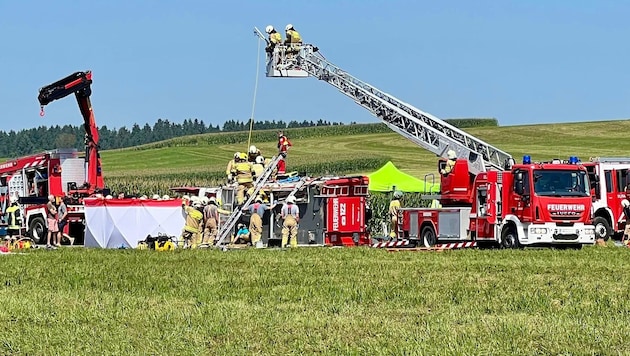 Bei einem Unfall in Göming kippte ein Feuerwehrauto um.