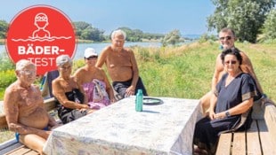 Rentner Walter Sedlacek (85, Bildmitte) und seine Inselrunde sind fast jeden Tag auf dem ...