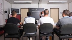 Viele Flüchtlinge wollen Deutsch lernen, um sich zu integrieren. Andere fallen absichtlich ...