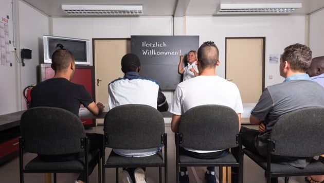 Viele Flüchtlinge wollen Deutsch lernen, um sich zu integrieren. Andere fallen absichtlich ...