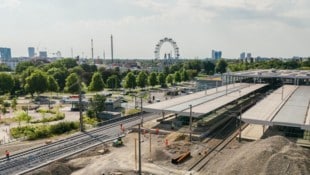 An die 700 Züge rollen täglich über die beliebte S-Bahn-Linie. Die Bauarbeiten, wie etwa hier am ...