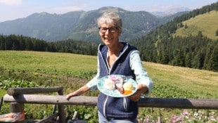 Manuela Apuchtin vor atemberaubender Kulisse mit „Suzi Quattro“