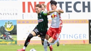 Seong-bin Jung (re.) spielt sportlich in dieser Saison überhaupt keine Rolle bei Liefering.