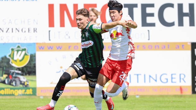 Seong-bin Jung (re.) spielt sportlich in dieser Saison überhaupt keine Rolle bei Liefering.