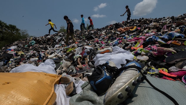 Viele Altkleider landen auf Müllbergen im Globalen Süden.