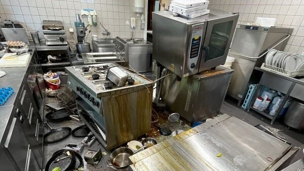 In der Lokalküche entstand erheblicher Schaden. 