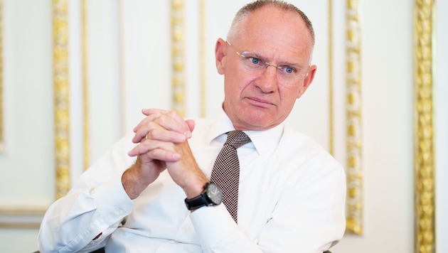 Minister Karner wird mit den Koalitionspartnern über den Asyl- und Migrationspakt diskutieren ...