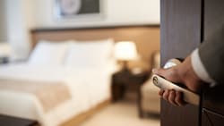Der Slowake soll den Hotelgästen in der Sauna aufgelauert haben, dann ihre Zimmer geplündert ...