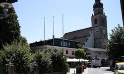 In Seekirchen am Wallersee warf der Besitzer einer Pizzeria eine israelische Familie hinaus. ...