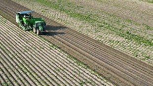Dramatischer Zwischenfall mit einer schweren landwirtschaftlichen Maschine nahe Graz.