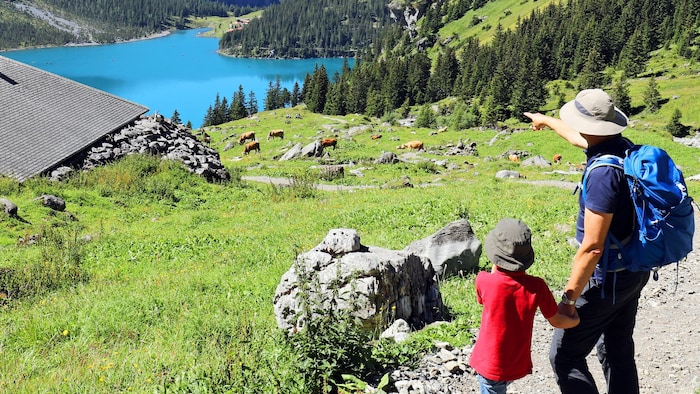 Eine Kopfbedeckung ist beim Wandern empfehlenswert