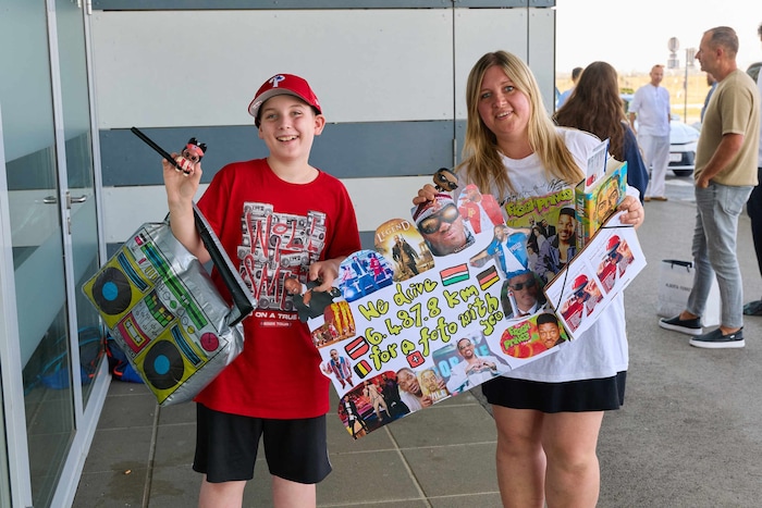 Superfans Christina und Sohn Nico folgen Smith auf seiner Tour.