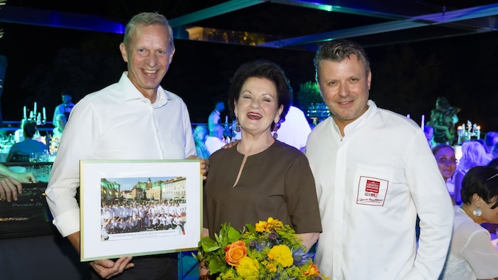 Waltraud Hutter wurde von Graz Tourismus-Chef Dieter Hardt-Stremayr und Christof Widakovich in ...