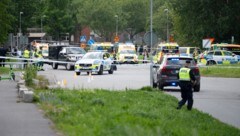 Sieben Krankenwagen sind laut Polizei im Einsatz, mehrere Einheiten der Polizei sichern das ...