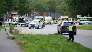 Sieben Krankenwagen sind laut Polizei im Einsatz, mehrere Einheiten der Polizei sichern das ...