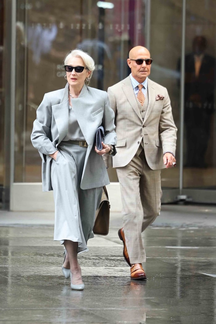 Meryl Streep als Miranda Priestly und Stanley Tucci als Nigel Kipling sind wieder mit dabei.