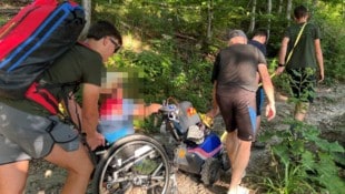Sogar ein Rollstuhlfahrer musste gerettet werden.
