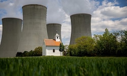 Die mächtigen Kühltürme in Dukovany zeugen vom „gefährlichen Irrweg Atomkraft“ in Tschechien.