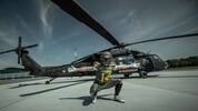 Yannick Mayr in Langenlebarn vor einem Black Hawk Hubschrauber des österreichischen ...