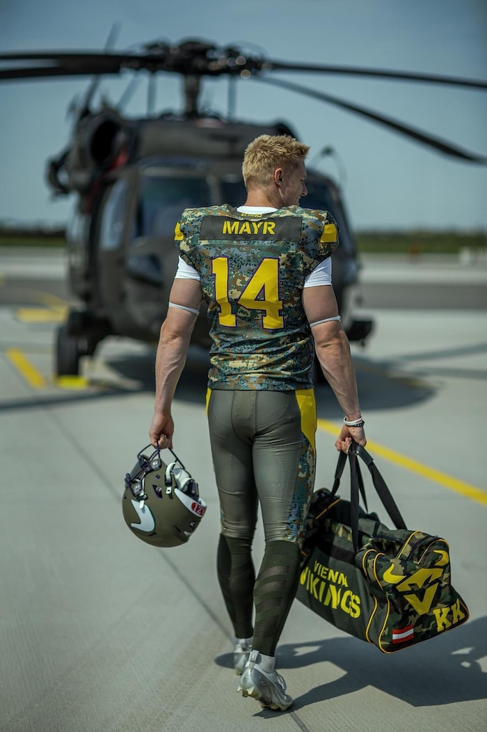 Beim „Salute to Service“-Gameday spielen die Vikings in diesen Trikots.