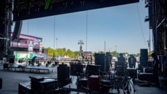 Eine Bühne wird von außen nach innen aufgebaut – so auch die Space Stage.