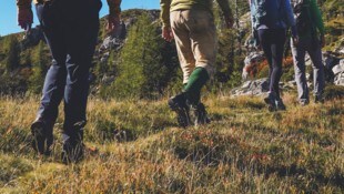 Das schöne Wetter zieht viele Menschen in die Berge (Symbolbild).  