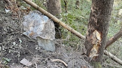 Viel Regen: Die Felsen brachen ab. Der Radweg weiter unten im Tal bleibt weiter befahrbar.