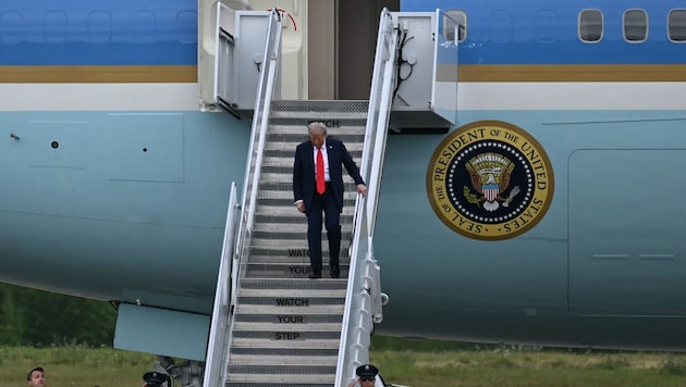 US-Präsident Donald Trump beim Verlassen der Air Force One