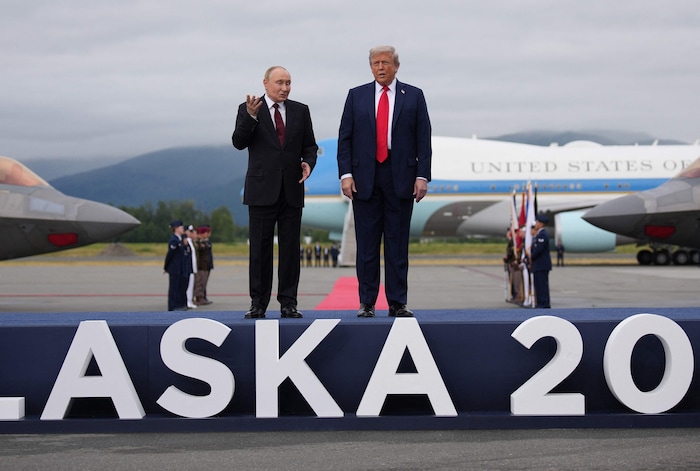 Trump hatte Putin am Freitag buchstäblich den roten Teppich ausgerollt – gegen den Willen der ...