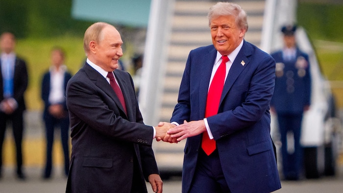 Der russische Präsident bekam einen roten Teppich und einen ausgiebigen Handschlag.