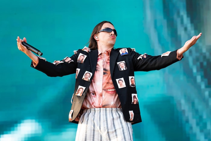 Die italienischen Posen beherrscht der Este Tommy Cash schon perfekt – seine wahre musikalische ...