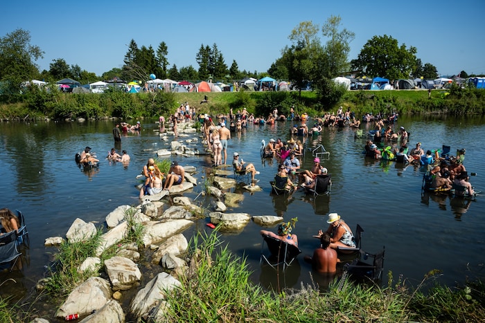 Am dritten Tag von drei Tagen superheißer Temperaturen in St. Pölten verlor auch die Traisen ...
