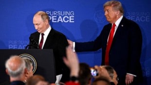 Ein Schulterklopfer zum Abschied – Trump und Putin beantworteten nach ihrem Gespräch keinerlei ...