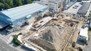 Die Umrisse der neuen Halle sind bereits zu sehen. 