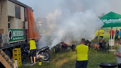 Die Fans geben rund um den Ring Gas.