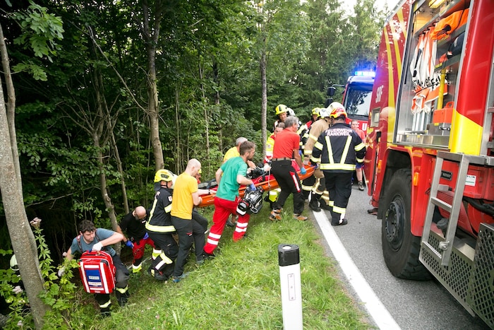 Der Verletzte wurde nach der Erstversorgung vor Ort ins Krankenhaus gebracht.