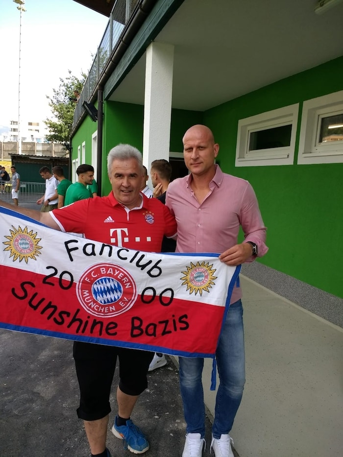 Andreas Kiesenbauer, Präsident der Sunshine Bazis 2000, mit Carsten Jancker.