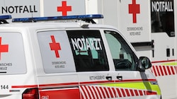 Notarzt und Rettung brachten den Mann ins Krankenhaus Schwarzach (Symbolbild).