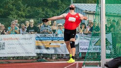 Lukas Weißhaidinger greift an.