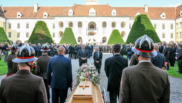 Ex-ÖFB-Präsident Leo Windtner ist am Samstag in St. Florian unter großer Anteilnahme beigesetzt ...