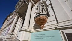 Am 13. August gibt es zuletzt einen Hacker-Alarm im Außenministerium. 