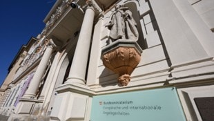Am 13. August gibt es zuletzt einen Hacker-Alarm im Außenministerium. 
