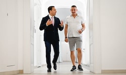 LH-Vize Manfred Haimbuchner lud Roland Hiesl ins Landhaus ein, zeigte ihm die Räumlichkeiten.