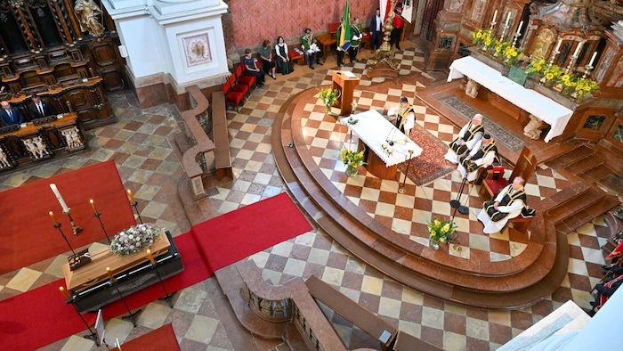 Der Verabschiedung in der Basilika von St. Florian – insgesamt waren rund 1000 Trauergäste ...